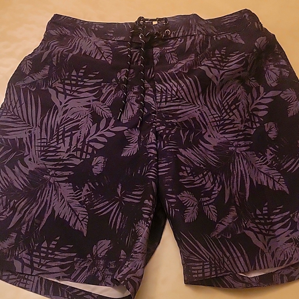 St. John's Bay mens swim trunks sz.XL